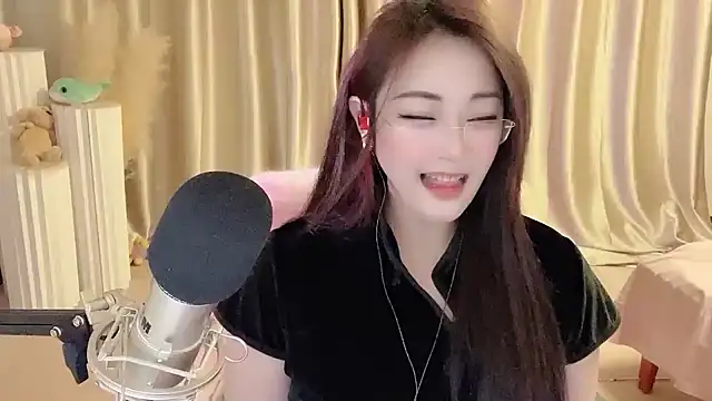 Daisy-77 online show from February 2025 04:10:01 PM