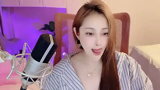 Daisy-77 online show from September 2025 06:52:01 PM