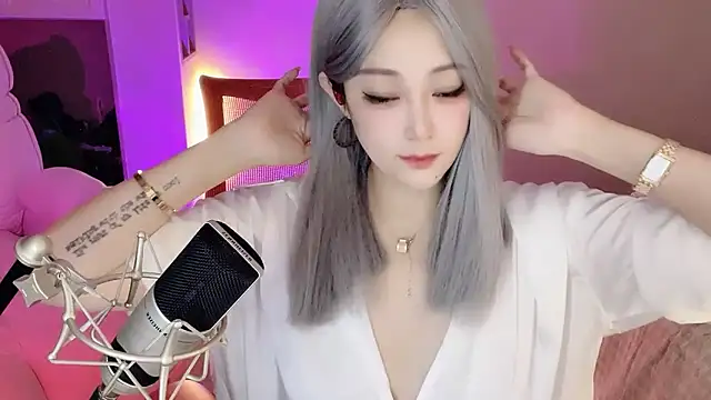 Daisy-77 online show from October 2025 01:21:01 PM