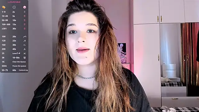 Snapshot of July_Slowdive chatting on February 2025 11:30:01 AM July Slowdive online show from February 2025 11:30:01 AM