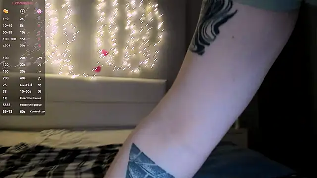 Snapshot of July_Slowdive chatting on March 2025 01:40:01 PM July Slowdive online show from March 2025 01:40:01 PM