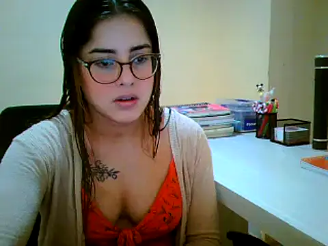 Snapshot of maliamiller chatting on September 2025 04:23:02 PM maliamiller online show from September 2025 04:23:02 PM