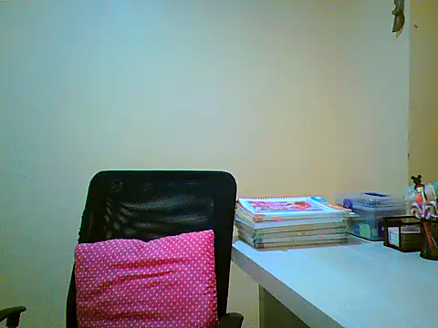 Snapshot of maliamiller chatting on February 2026 06:14:01 PM maliamiller online show from February 2026 06:14:01 PM