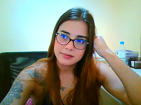 Snapshot of maliamiller chatting on February 2026 07:59:02 AM maliamiller online show from February 2026 07:59:02 AM