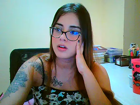 Snapshot of maliamiller chatting on February 2026 10:05:01 AM maliamiller online show from February 2026 10:05:01 AM