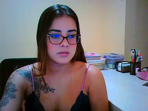 Snapshot of maliamiller chatting on March 2026 06:15:01 AM maliamiller online show from March 2026 06:15:01 AM