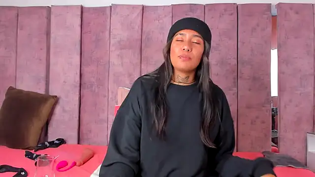 AshlieRoberts online show from January 2025 02:58:02 PM