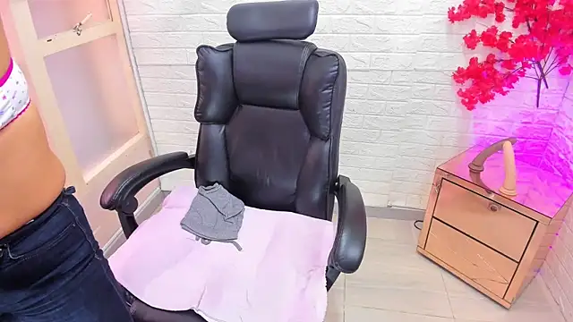 Aisha 09 online show from March 2026 03:51:01 PM