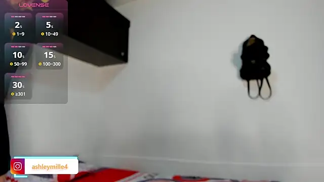  ashleymiller online show from October 2025 07:01:02 PM