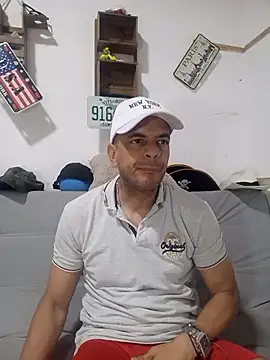 latinmartin73 online show from November 2025 01:15:01 AM