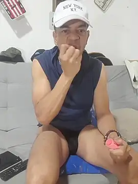 latinmartin73 online show from November 2025 01:06:02 PM