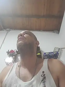 latinmartin73 online show from December 2025 01:52:02 PM