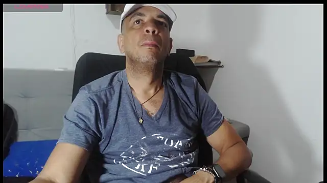 latinmartin73 online show from May 2026 05:46:02 AM