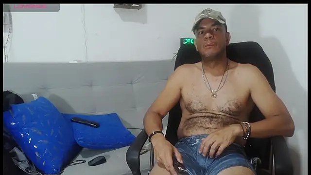 latinmartin73 online show from May 2026 01:56:01 AM
