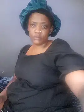 Snapshot of QueenOFthroat chatting on January 2025 11:17:01 AM QueenOFthroat online show from January 2025 11:17:01 AM