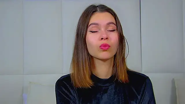 PollyLanders online show from October 2025 07:11:02 PM