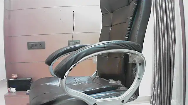 Snapshot of collage_hoty chatting on October 2025 05:21:02 PM collage hoty online show from October 2025 05:21:02 PM