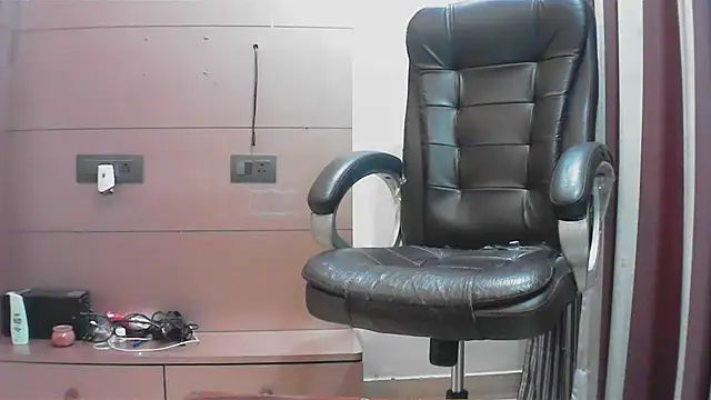 collage hoty online show from November 2025 04:47:01 PM