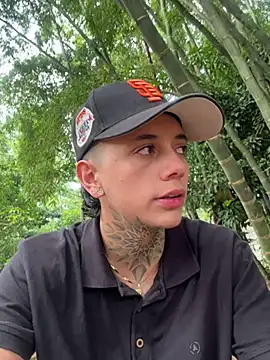 Snapshot of _PhillipBrown chatting on December 2024 12:22:01 PM PhillipBrown online show from December 2024 12:22:01 PM