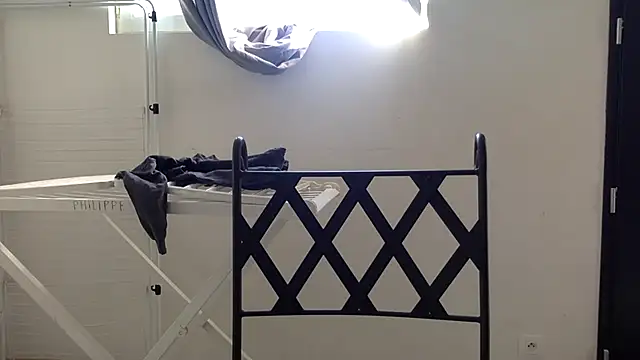 Snapshot of vanillesoumise chatting on March 2025 08:56:02 AM vanillesoumise online show from March 2025 08:56:02 AM