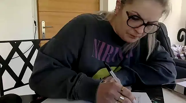 Snapshot of vanillesoumise chatting on March 2025 08:36:01 AM vanillesoumise online show from March 2025 08:36:01 AM