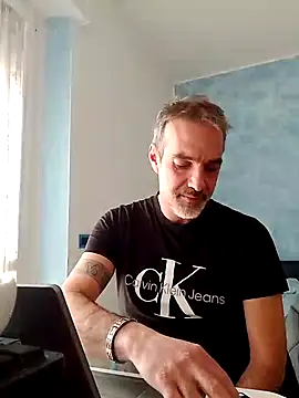 Snapshot of Marcolino183 chatting on March 2025 03:09:02 PM Marcolino183 online show from March 2025 03:09:02 PM