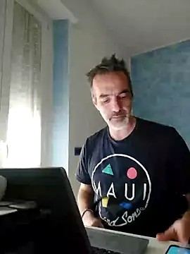 Snapshot of Marcolino183 chatting on March 2025 02:40:01 PM Marcolino183 online show from March 2025 02:40:01 PM