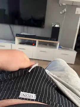 Snapshot of lescoquin2215 chatting on March 2026 07:58:02 AM lescoquin2215 online show from March 2026 07:58:02 AM