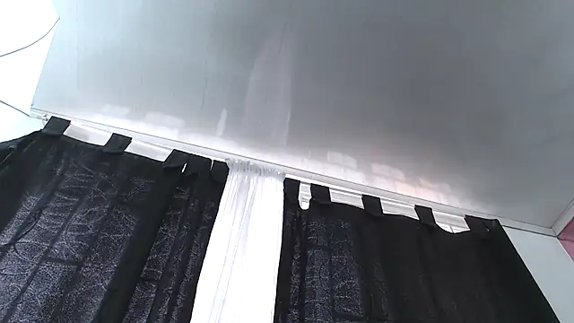 Kitten Hot  online show from November 2025 08:10:01 PM