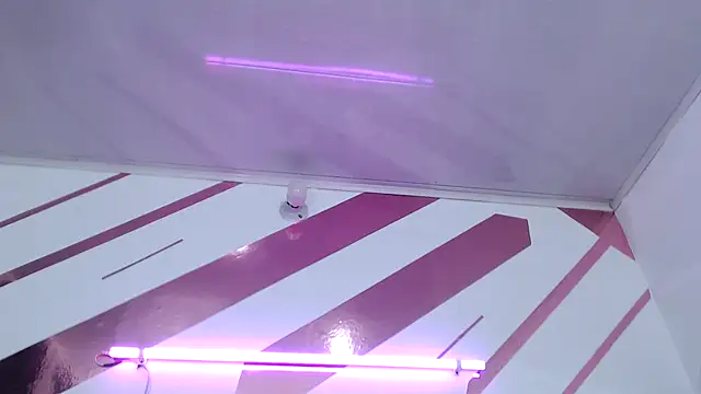 Kitten Hot  online show from February 2026 06:37:01 AM