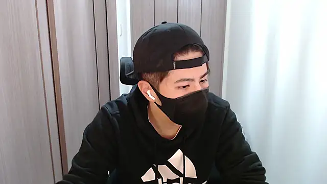 Snapshot of ryota_kkk chatting on December 2024 12:55:02 PM ryota kkk online show from December 2024 12:55:02 PM