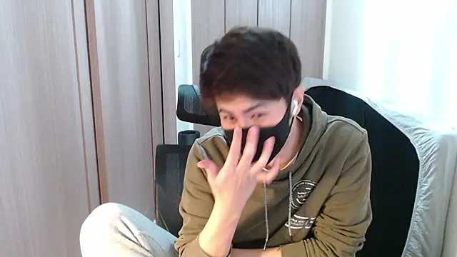 Snapshot of ryota_kkk chatting on January 2025 12:04:02 PM ryota kkk online show from January 2025 12:04:02 PM