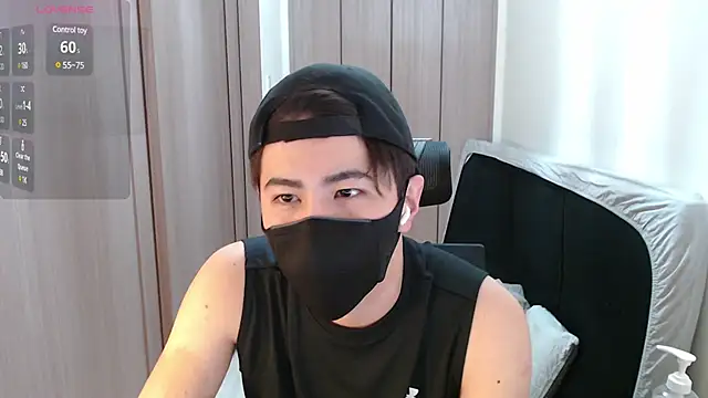 Snapshot of ryota_kkk chatting on February 2025 12:39:02 PM ryota kkk online show from February 2025 12:39:02 PM