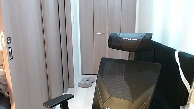 Snapshot of ryota_kkk chatting on February 2025 01:27:01 PM ryota kkk online show from February 2025 01:27:01 PM