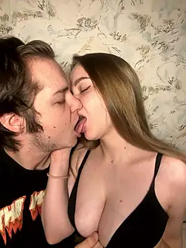 Snapshot of Family-Mm1 chatting on January 2026 06:39:02 AM Family-Mm1 online show from January 2026 06:39:02 AM