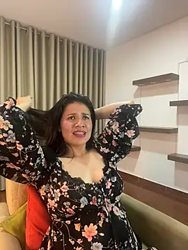 Snapshot of Alice_Biel chatting on December 2024 12:46:02 AM Alice Biel online show from December 2024 12:46:02 AM