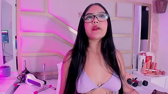 Snapshot of dollsweety chatting on November 2025 01:27:02 AM dollsweety online show from November 2025 01:27:02 AM