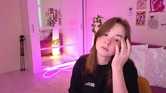 Snapshot of LindaRobertz chatting on March 2025 06:05:02 AM LindaRobertz online show from March 2025 06:05:02 AM