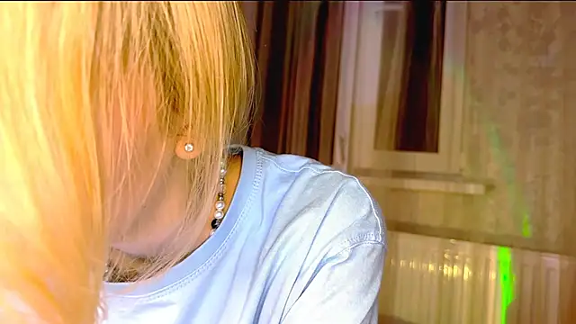 Snapshot of Evvie_Summn1 chatting on March 2025 02:53:02 PM Evvie Summn1 online show from March 2025 02:53:02 PM