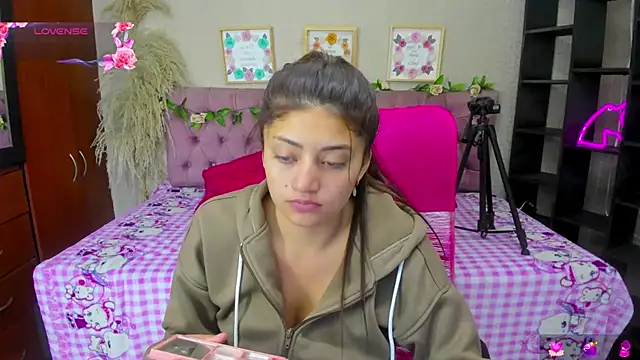 Snapshot of Lia_Keen chatting on September 2025 01:04:01 PM Lia Keen online show from September 2025 01:04:01 PM