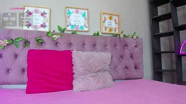 Snapshot of Lia_Keen chatting on October 2025 08:20:02 PM Lia Keen online show from October 2025 08:20:02 PM