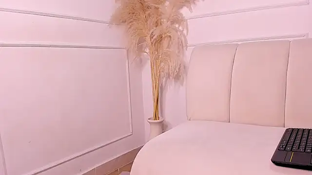 Snapshot of april_higgins chatting on February 2025 05:12:01 PM april higgins online show from February 2025 05:12:01 PM