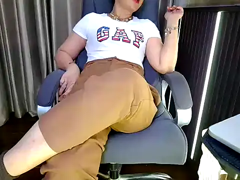 fabdemira online show from November 2025 05:33:01 PM