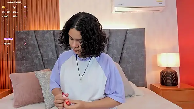 pretty sunlight  online show from February 2025 01:30:02 AM