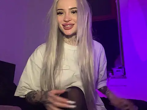 Snapshot of madelinexx chatting on February 2025 07:06:02 PM madelinexx online show from February 2025 07:06:02 PM