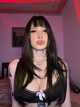 Snapshot of madelinexx chatting on May 2026 08:14:02 PM madelinexx online show from May 2026 08:14:02 PM