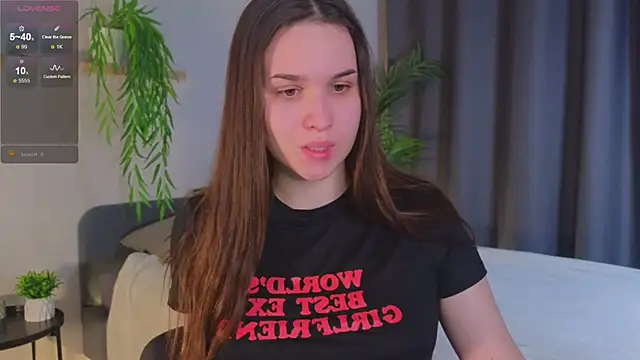 Snapshot of Roxie_Mils chatting on December 2024 02:38:02 PM Roxie Mils online show from December 2024 02:38:02 PM