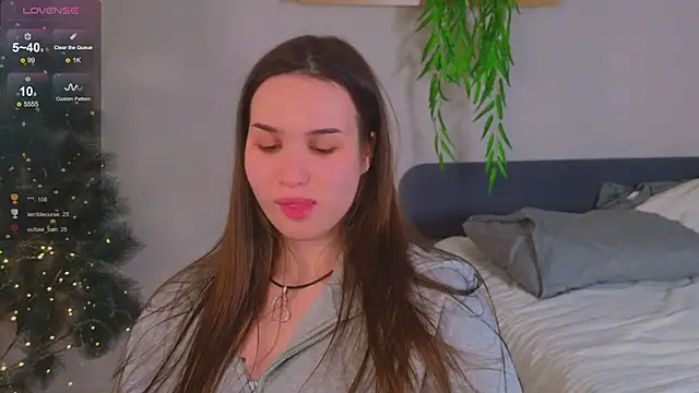 Snapshot of Roxie_Mils chatting on January 2025 06:31:01 PM Roxie Mils online show from January 2025 06:31:01 PM