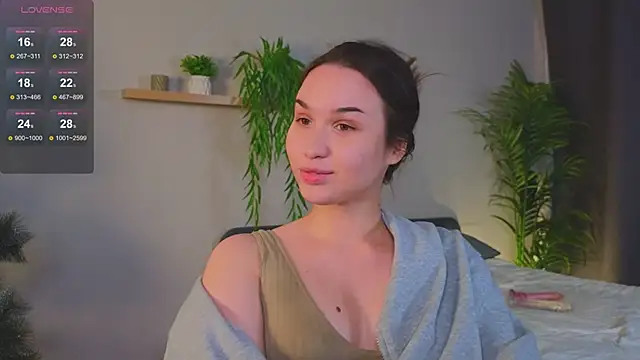 Snapshot of Roxie_Mils chatting on January 2025 06:27:01 PM Roxie Mils online show from January 2025 06:27:01 PM