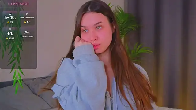 Snapshot of Roxie_Mils chatting on January 2025 03:07:01 PM Roxie Mils online show from January 2025 03:07:01 PM